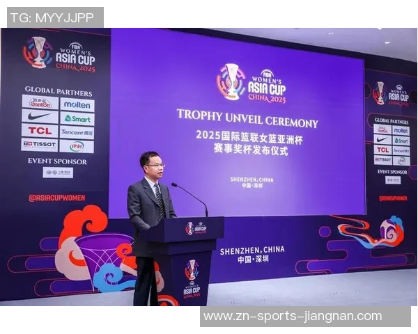 2025铁人荣耀时刻全队齐心协力捧杯共庆冠军荣耀之夜